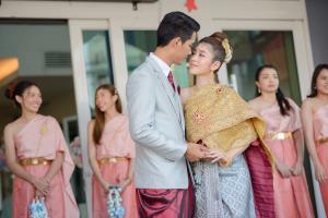 ชุดไทยเจ้าสาว ชุดไทยจักรพรรดิ์ เช่าที่แบมบี้ เวดดิ้ง ห้วยขวาง